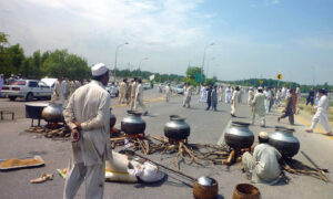 PTI WORKERS BLOCK MOTORWAY