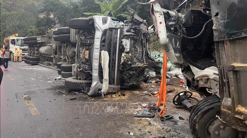 WorldEcho 20 killed Including Women in Traffic Accident in Sehwan Sharif