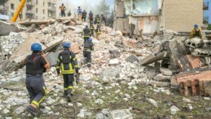 Strike on Residential Building Kills Five, Injures 27 in Eastern Ukraine  (1)