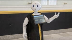 Robot to Receive Visitors at King Abdulaziz Complex for Holy Kaaba Kiswa