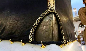 Restoring Embroidered Silk & Gold Pieces around Black Stone and Rukn Al-Yemani Finishes