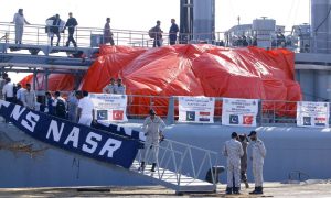 carrying, aid, arrives, Turkish, Port, Hails