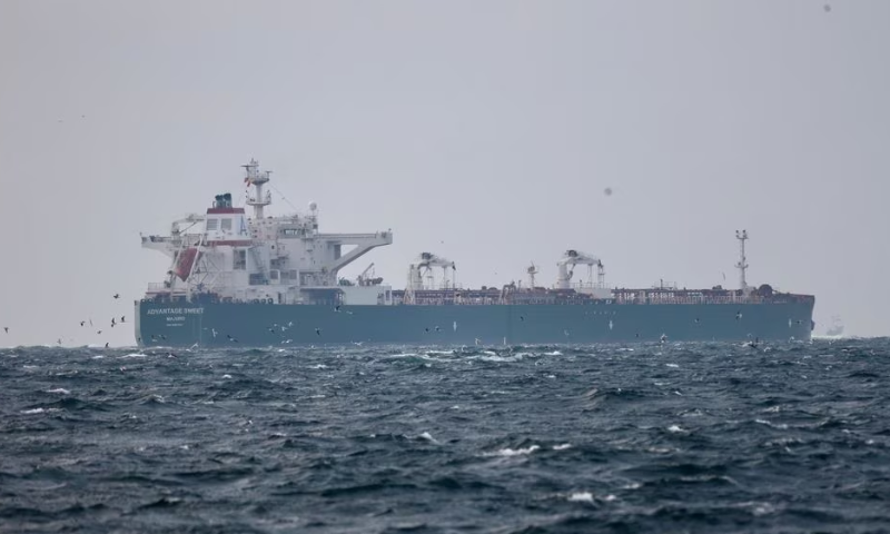 Iran Revolutionary Guards Seize Oil Tanker in Gulf of Oman, says US Navy