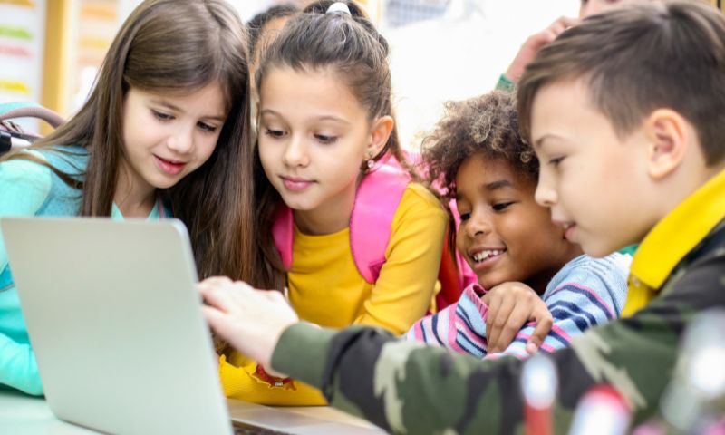 Monitoring Childrens Activities Key to Safer Internet Use