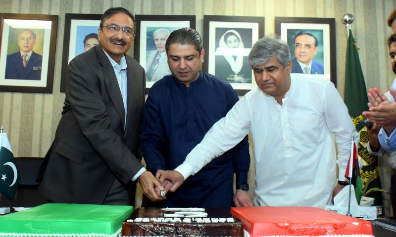 Benazir Bhutto, Birthday, Zaka Ashraf, Minister, Prime Minister, Cake, PCB