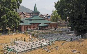 July 13 martyrs ignored by govt paid rich tributes by Kashmiris