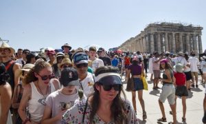Tourists, Athens, amazing places, heat