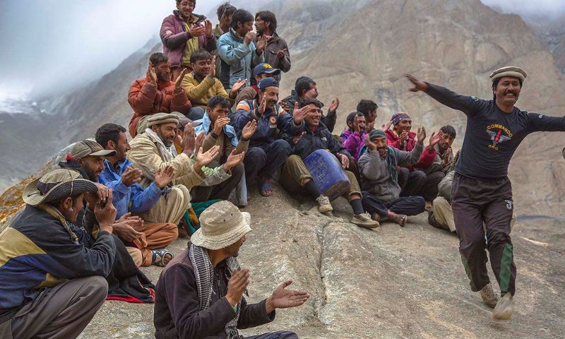 VOICED, FEATURE, PAKISTAN, MOUNTAIN, PORTERS, K2, MOUNTAINE, ERING