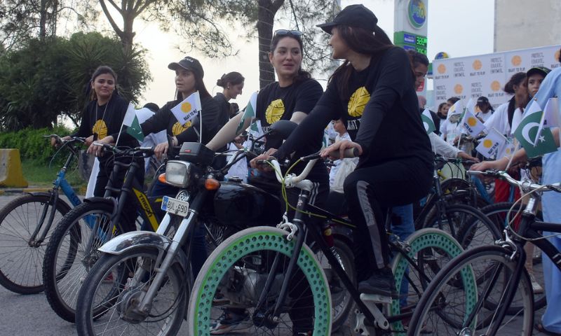 Right to Play, Azadi Cycle Rally, Pakistan, Defense Day, Islamabad, Jinnah Avenue, Armed Forces, School Girls