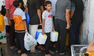 Gazans struggle to get fresh water amid shortages