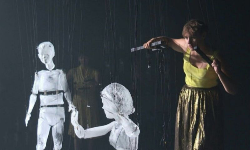 Ice puppets break the mold in Marseille's production of "The Waves"