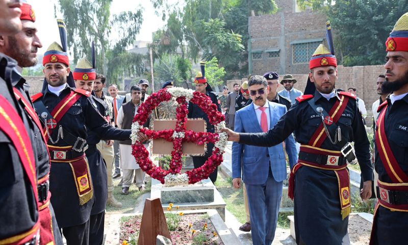 PM Kakar, Khyber Pakhtunkhwa, Government, Support, Governor, Prime Minister, Anwaar-ul-Haq Kakar, Peshawar, Chief Minister, President, Ghulam Ishaq Khan, Chamber of Commerce