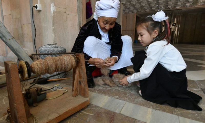 In the remote south-western Kyrgyz city of Kadamjay, the local Soviet-era house of culture shelters a workshop for a group of around 20 women who gather there several times a week to weave traditional Kyrgyz rugs, known as the "shyrdak". Among the group of weavers is Tashkan Khakimov, who says that this pastime serves to keep her "busy" and make "some extra money in addition to my pension." The group have set themselves the mission of passing their craft on to the next generation - a task harder than it may first seem in a country where many families are separated by emigration.