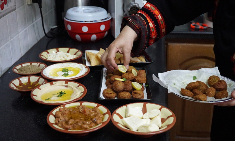 Palestinian Woman Brings Palestinian Sweet Dishes to Karachi