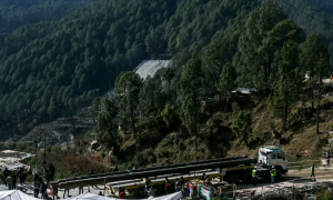 Rat Hole Mining Technique Indian Army Digs by Hand to Free 41 Trapped Tunnel Workers 1