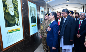 Caretaker PM Kakar Honours Martyrs at Yadgar-e-Shuhada in AJK