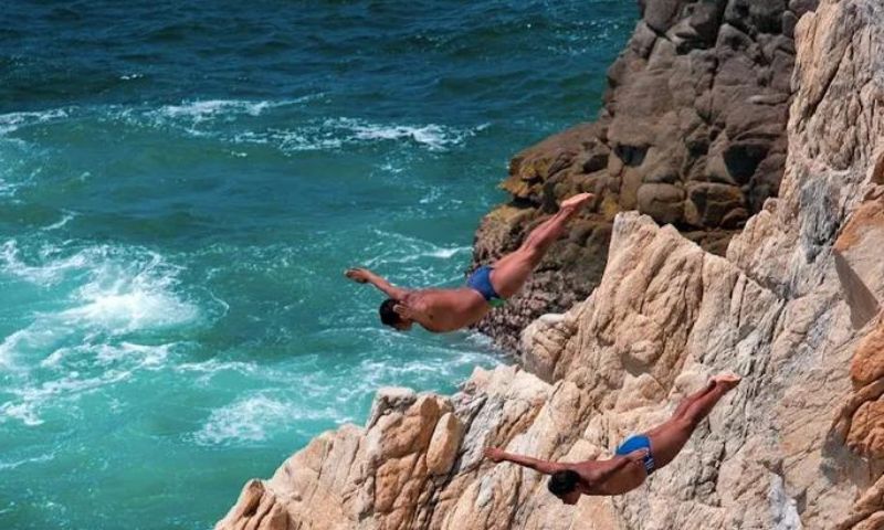 Acapulco cliff divers jump back in after devastating Hurricane Otis