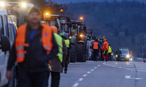 German Farmers Block Highway Access Roads Against Plan to Scrap Diesel Tax Breaks