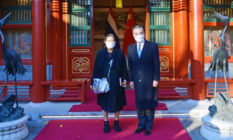 Princess Maha Chakri Sirindhorn Meets with Chinese FM