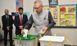 Elections 2024 Pakistan’s President Casts His Vote, Urges Pakistanis to Vote (1)