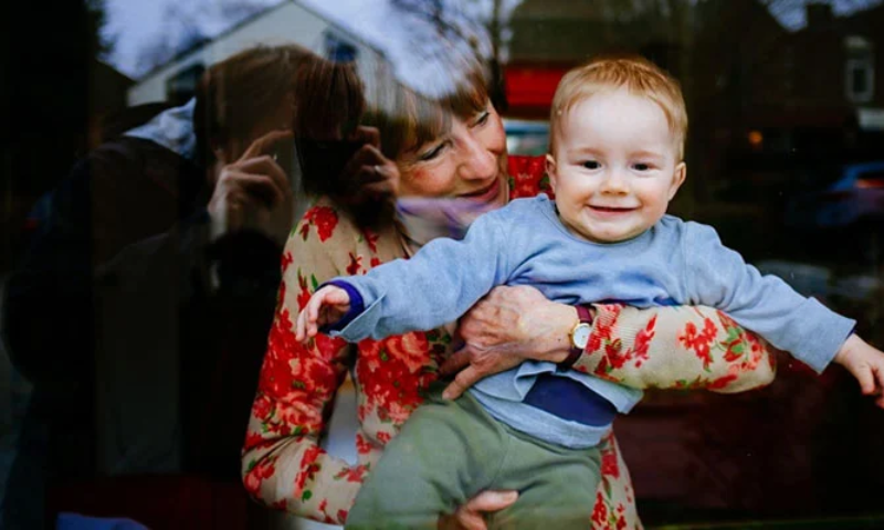 Grandparents' Support Linked to Reduced Depression in Mothers, Study Finds