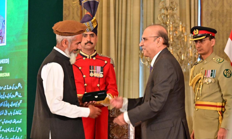 Pakistans President Confers Military Awards Upon 42 Officers of Armed Forces 1