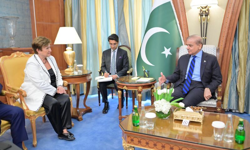 Pakistans PM Meets IMF Chief Vows to Put Economy Back on Track