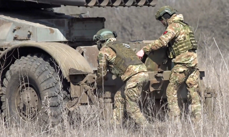 Russia Claims Advances in Eastern Ukraine as Kyiv Hails US Aid