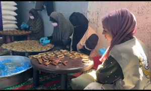 Volunteers Prepare Traditional Pastries in Southern Gaza for Eid Celebration