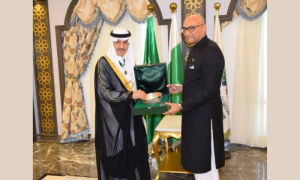 Pakistan's Ambassador Presents Hilal-i-Quaid-i-Azam Medal to IsDB Chairman