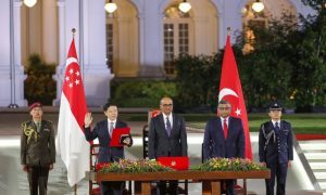 Pakistans Envoy Attends Oath Taking Ceremony of Singapores New PM