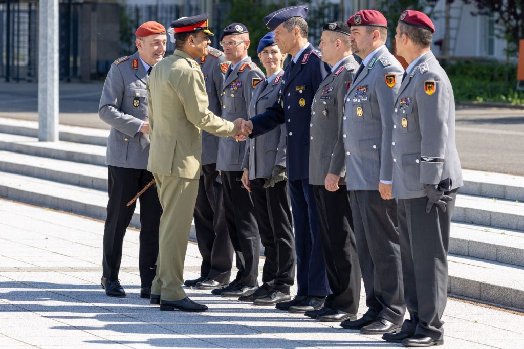 Pakistan's Army Chief Arrives in Germany on Official Visit