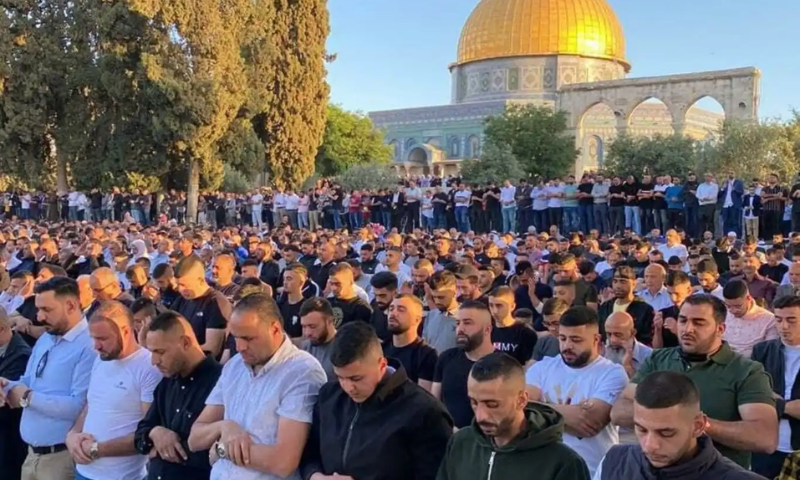40000 Palestinians Offer Eid Al Adha Prayers at Al Aqsa Mosque Amid Somber Eid 1