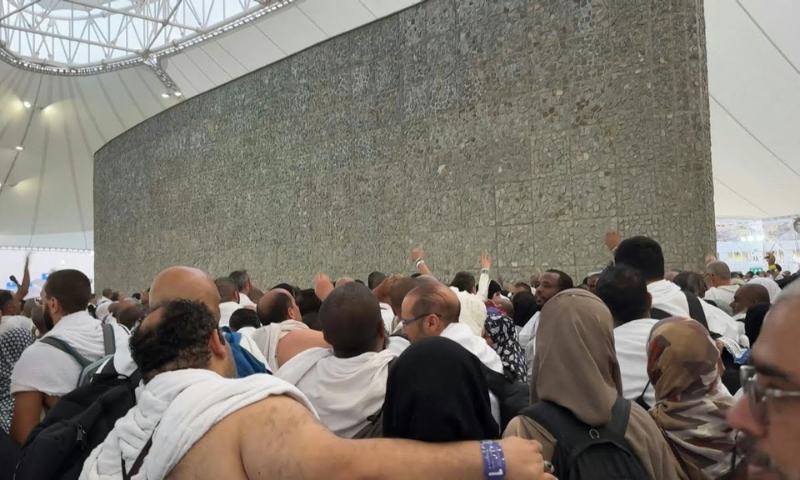 Hajj Pilgrims Stone the Devil as Muslims Celebrate Eid Al Adha
