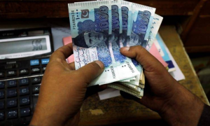 Pakistan Govt Raises Minimum Basic Salary to Rs 37000