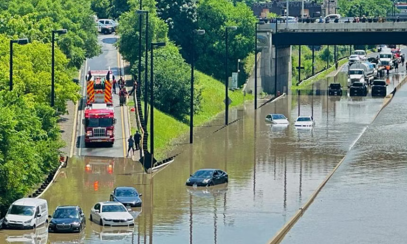 Heavy Rain Lashes Toronto, Disrupts Daily Life – WE News English