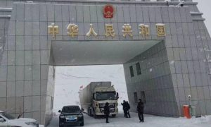 Khunjerab Pass, Xinjiang, China, cross-border traffic, Chinese media, Pak-China Trade, CPEC,