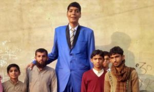Pakistan, Tallest Man, Zia Rasheed, Vehari, Government, Knee Injury, Physical