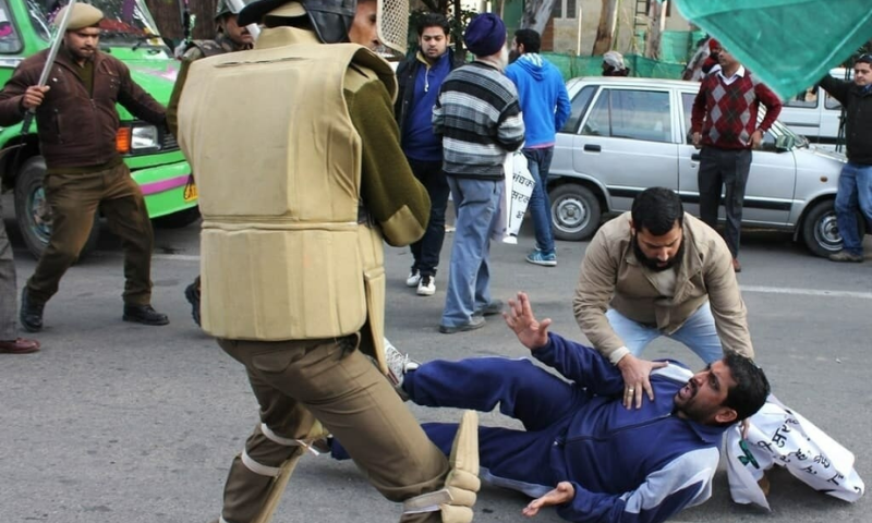 India’s War Crimes, 900 Kashmiris Martyed, Indian Troops,