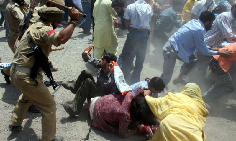 India’s War Crimes, 900 Kashmiris Martyed, Indian Troops,