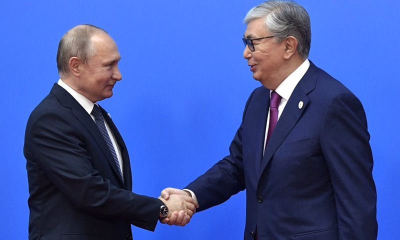 Kazakh and Russian presidents discuss bilateral cooperation by telephone