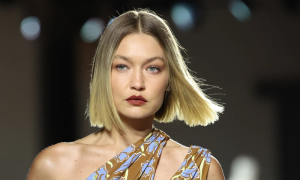 Gigi Hadid, Runway, Versace, Spring/Summer 2025 Show, Milan, Milan Fashion Week