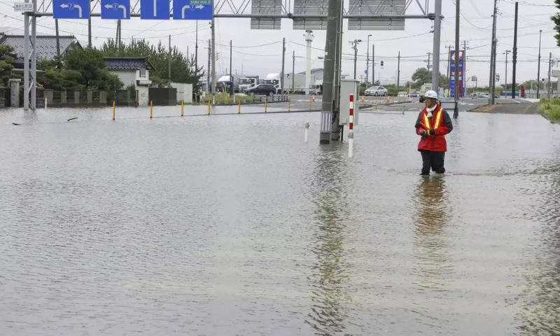 Tokyo, 200,000 People, Heavy Rain