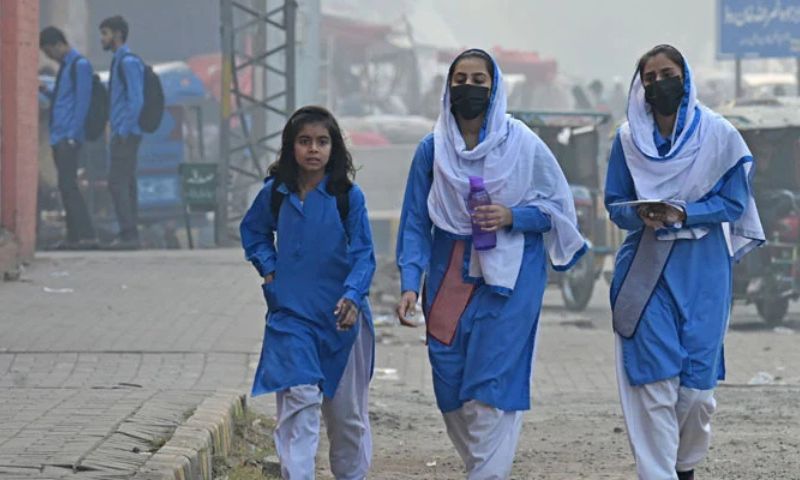 Pakistan Shuts Schools in Punjab Smog-hit Cities